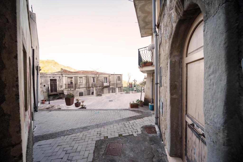 The Clock Houses Borgo Gallodoro Letojanni Exterior photo